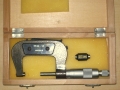 Micrometro in cassetta legno 25-50mm aperto principale