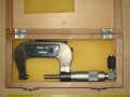 Micrometro in cassetta legno 25-50mm aperto